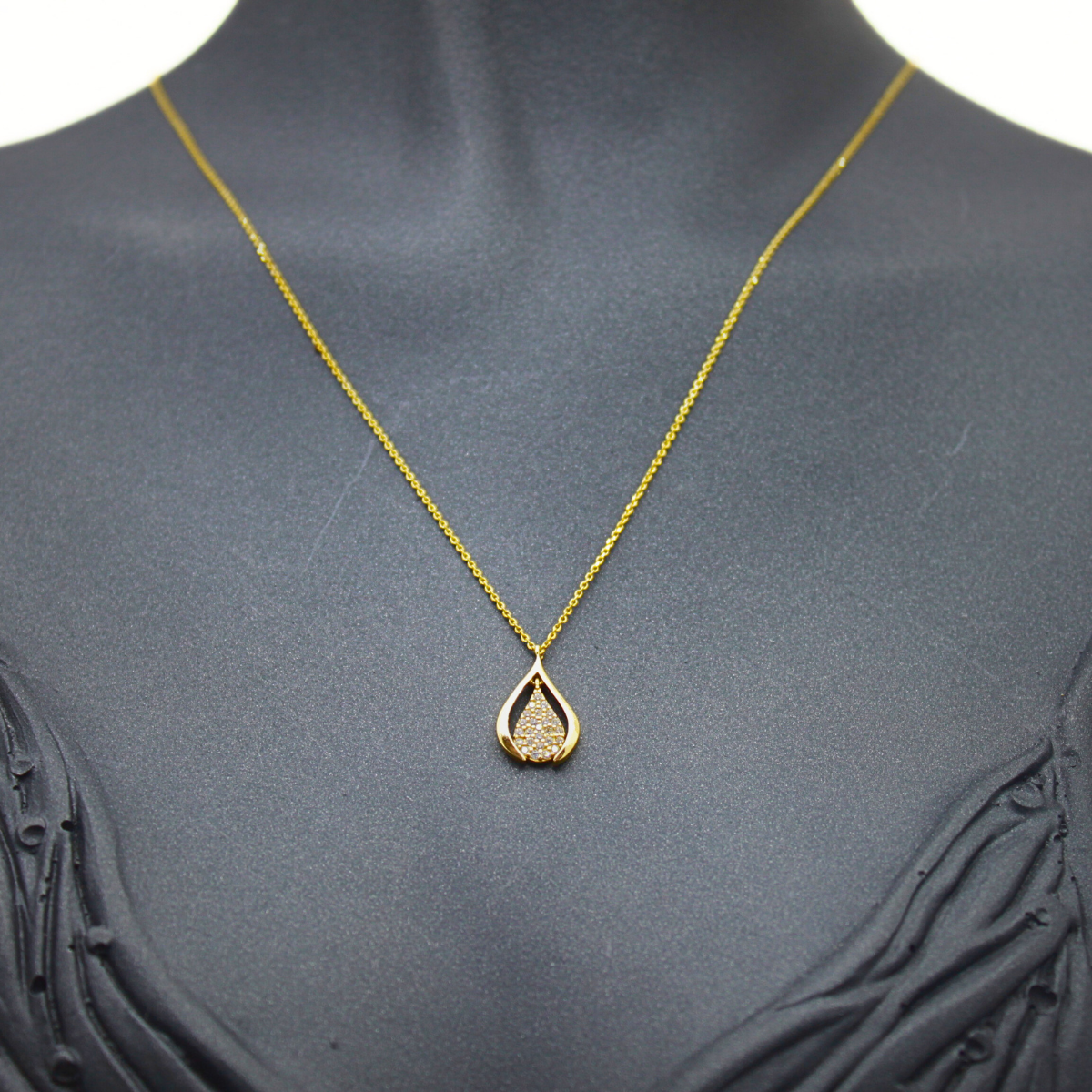 Taşlı Altın Kolye