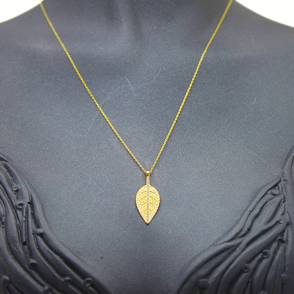 Taşlı Altın Kolye