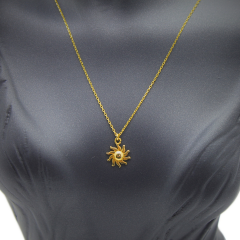 Altın Güneş Kolyesi