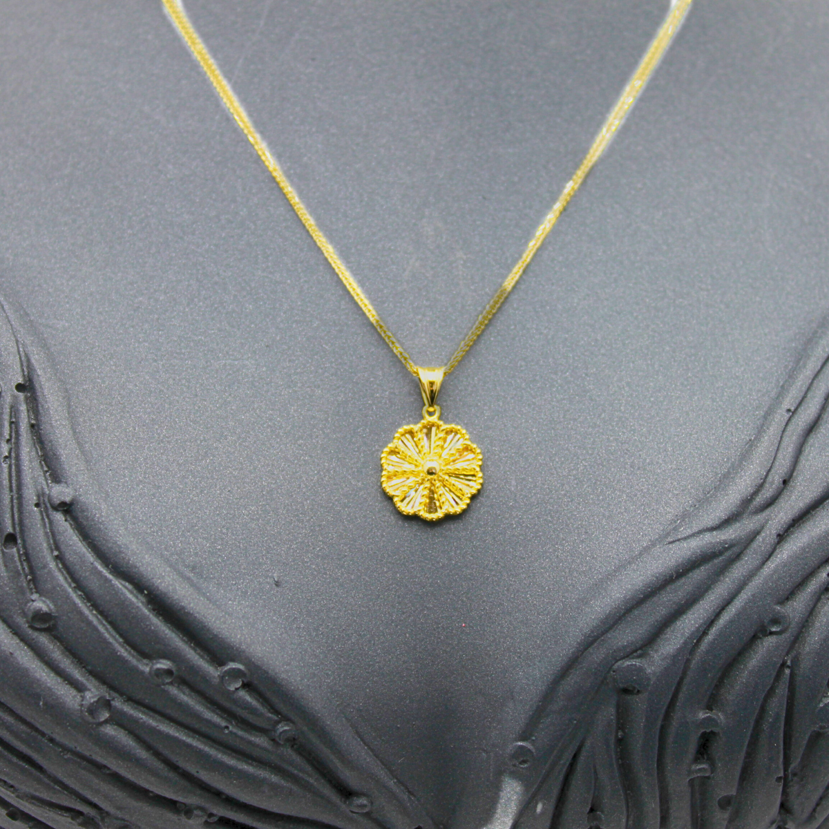 Çiçekli Altın Kolye Ucu