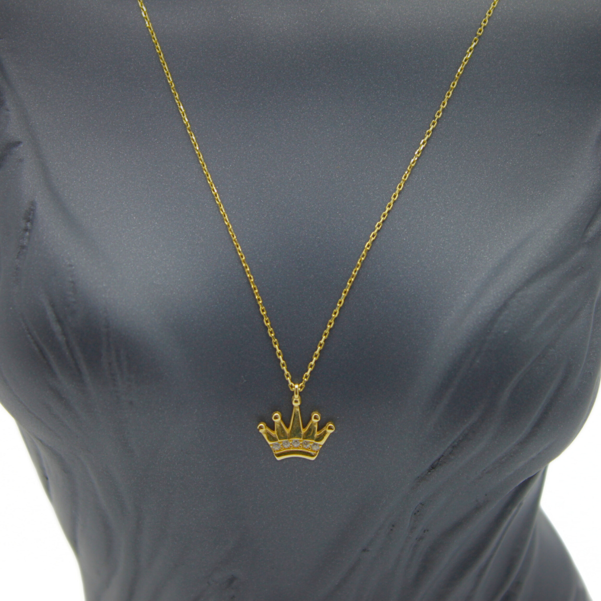 Taşlı Taç Logolu İnce Kolye